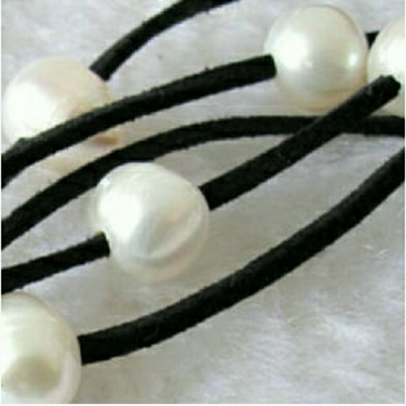 Freshwater Pearls Necklace w/Suede Cord - Picture 8 of 8